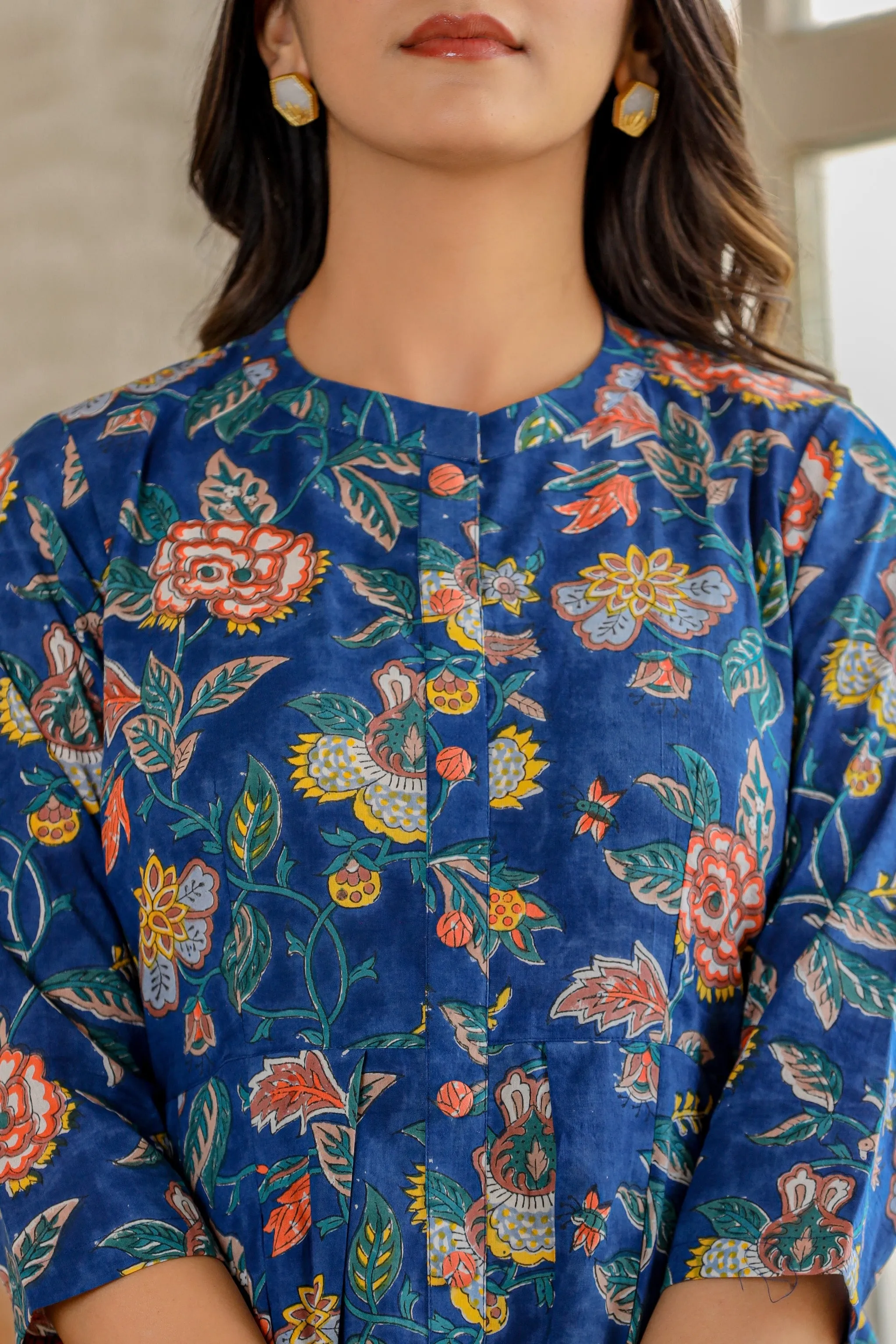 CALM BLUE FLORAL TOP