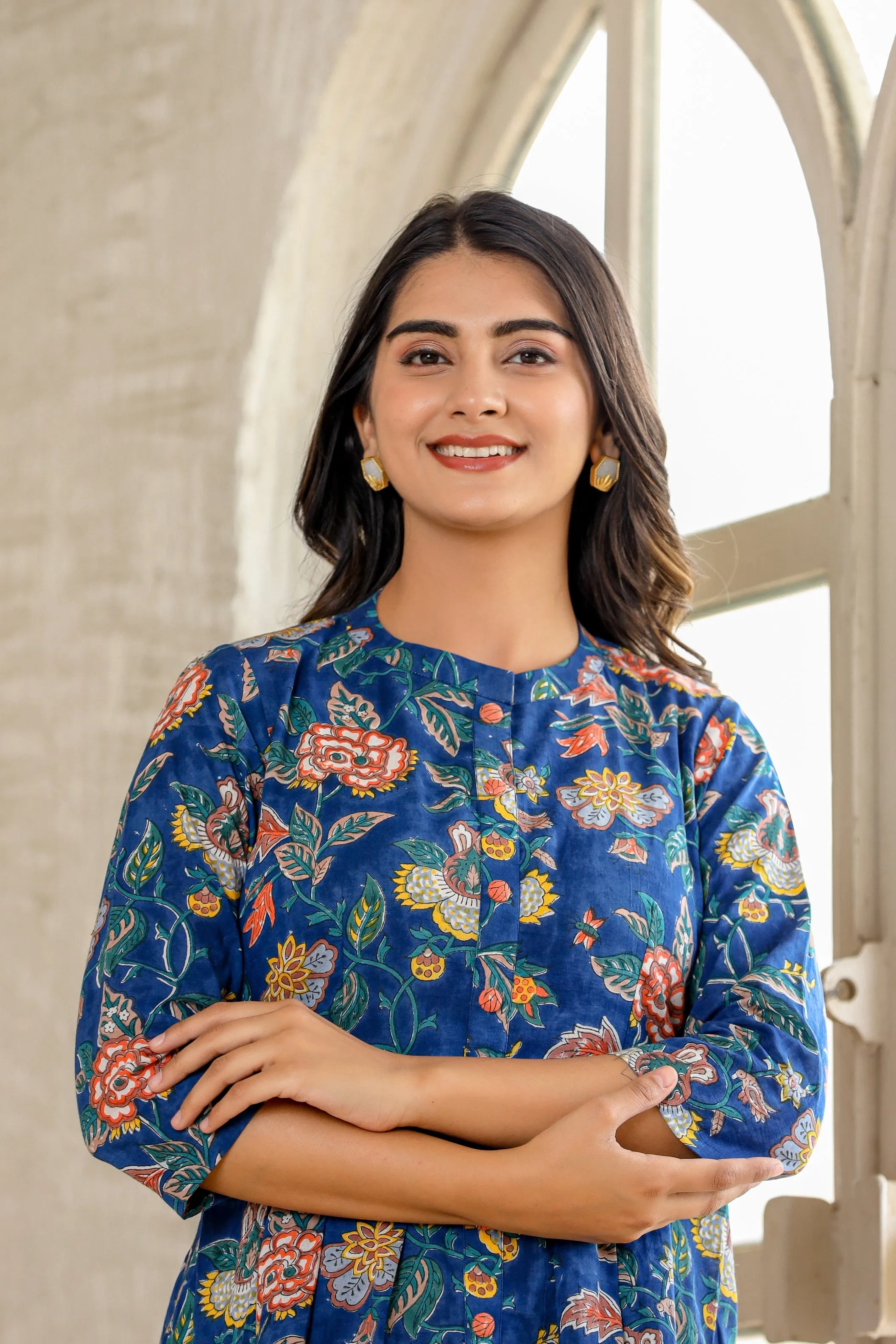 CALM BLUE FLORAL TOP