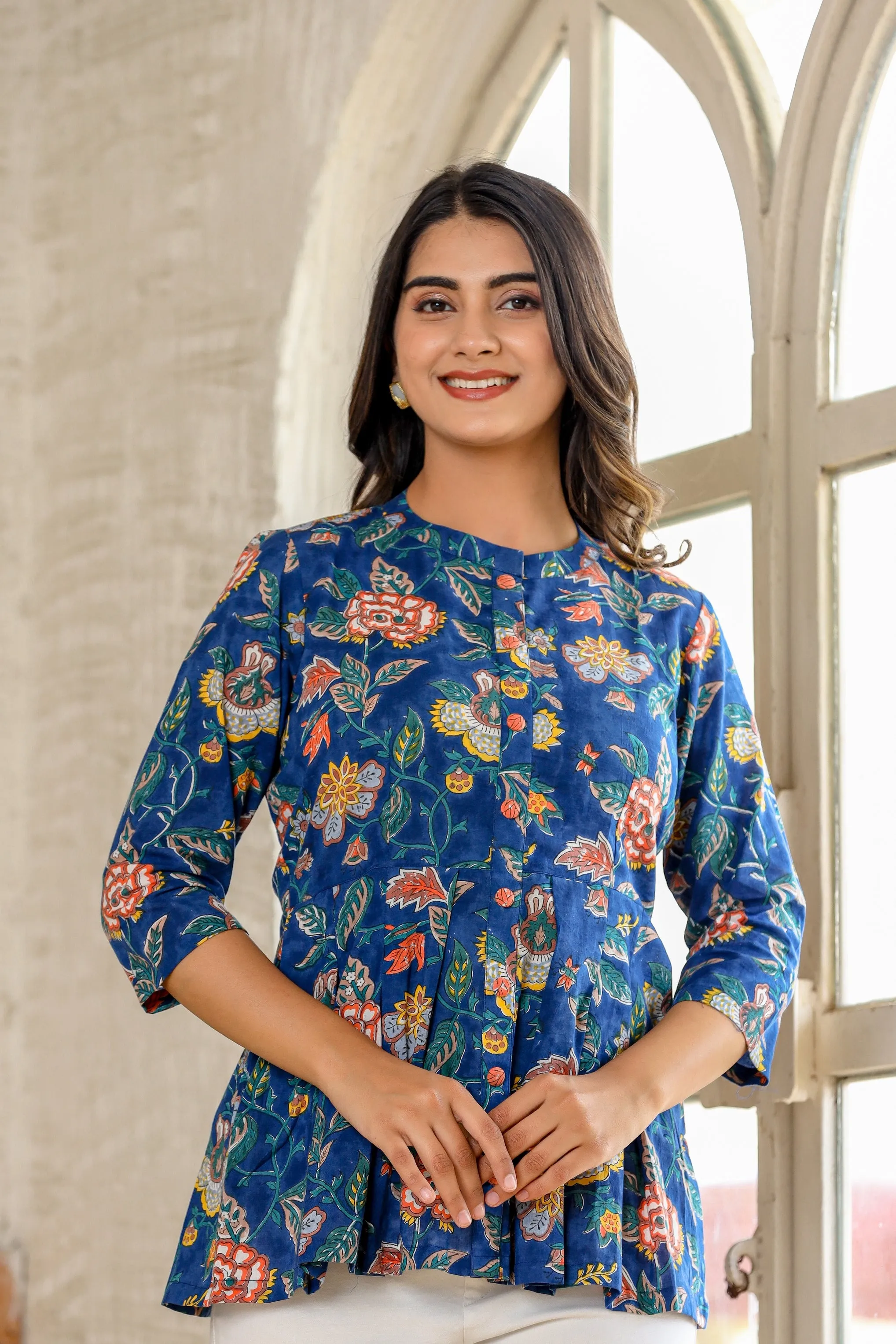 CALM BLUE FLORAL TOP