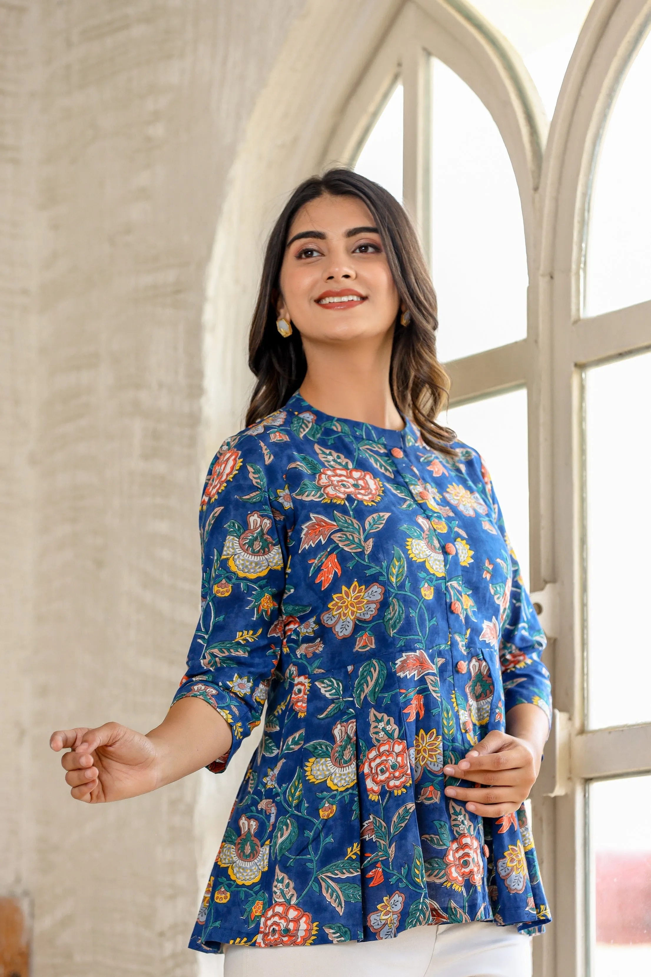 CALM BLUE FLORAL TOP